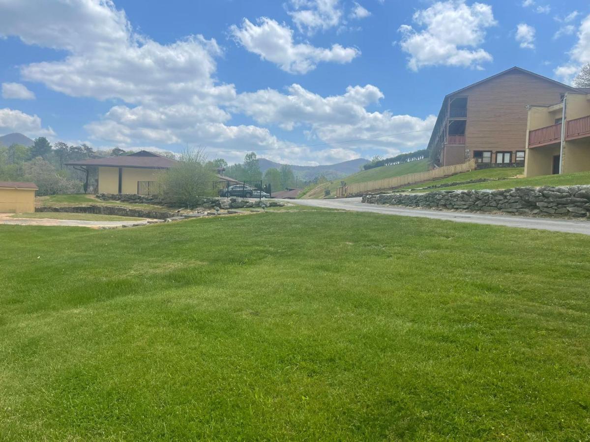 Budgetel Inn & Suites Dillard Exterior photo