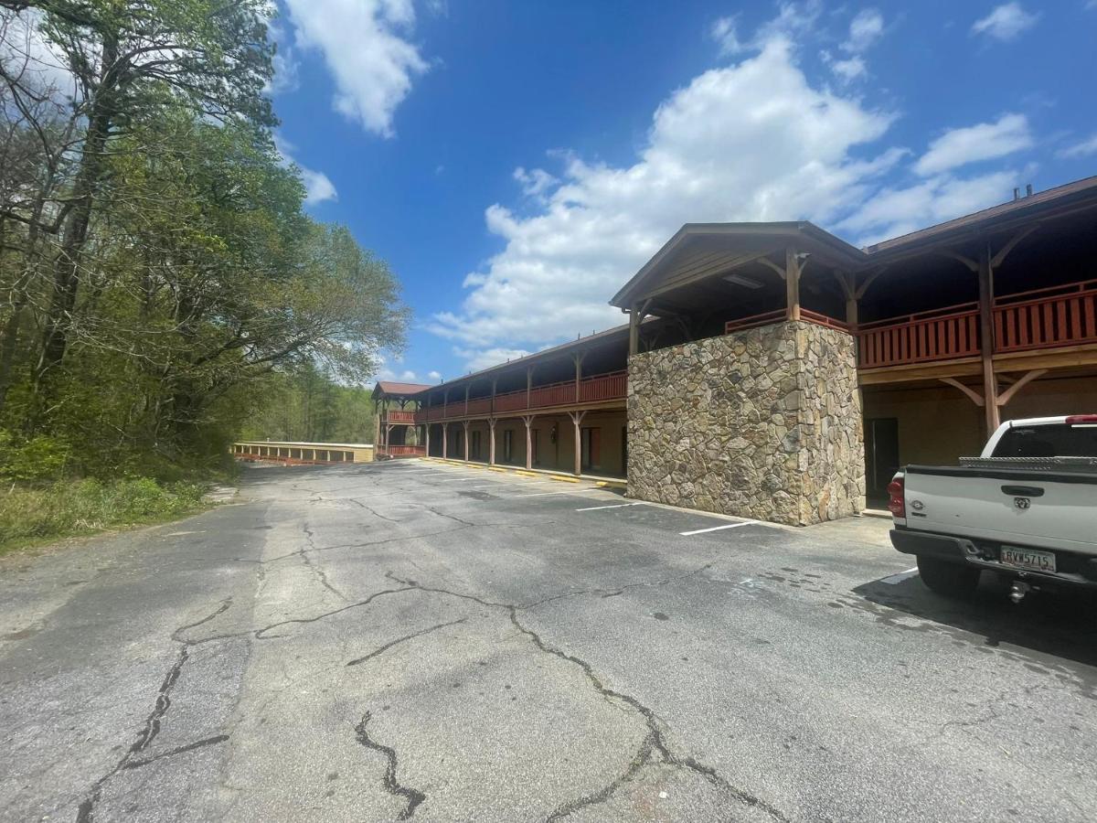 Budgetel Inn & Suites Dillard Exterior photo