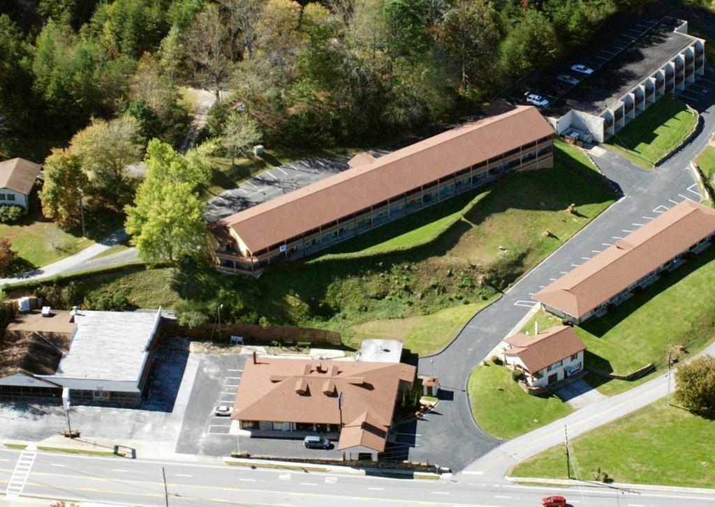 Budgetel Inn & Suites Dillard Exterior photo
