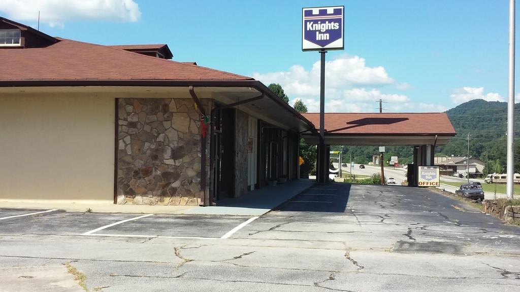 Budgetel Inn & Suites Dillard Exterior photo